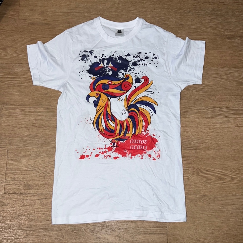 White short-sleeved graphic t-shirt